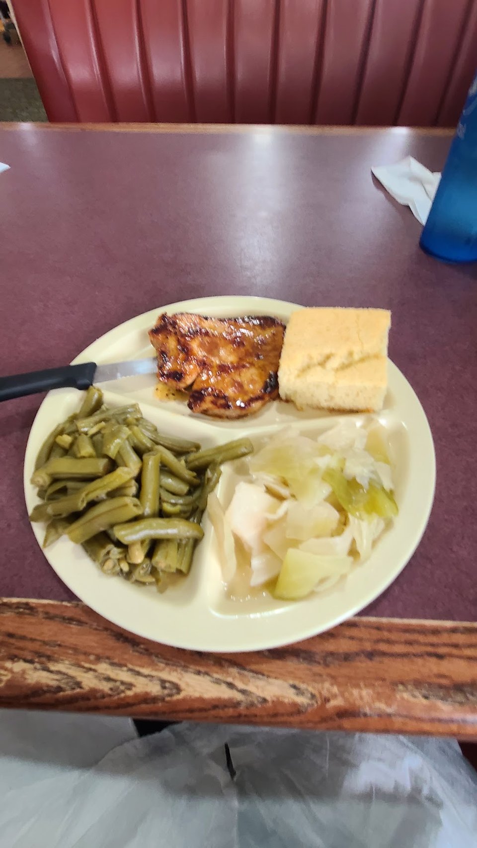 Breakfast, lunch, and dinner items listed for diners.